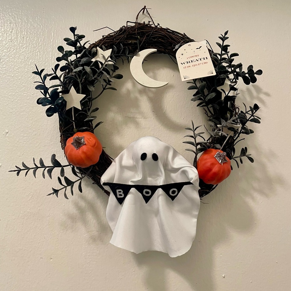 Ghost Wreath with Mini Pumpkins, Moon and Stars - Picture 8 of 8